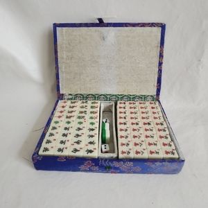 Miniature mahjong set